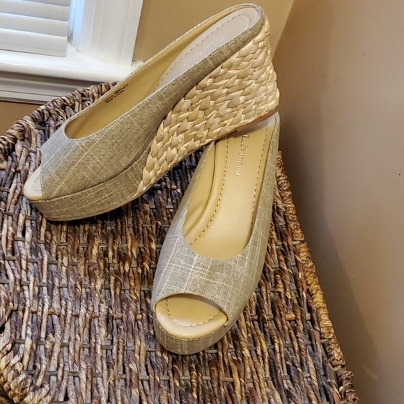 Daysie by Chinese Laundry slipon wedge - 10 - Picture 1 of 11